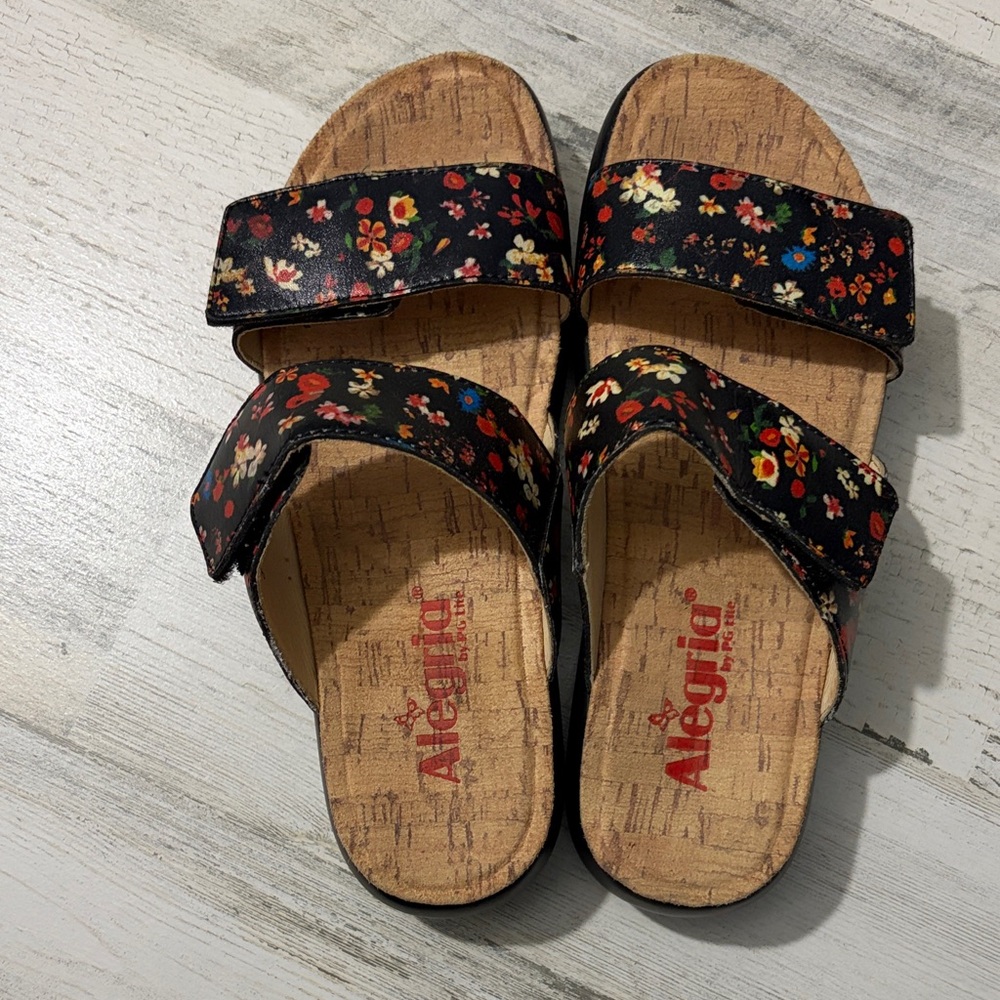 Alegria Women's Black Bryce Floral Platform Sandals - Picture 5 of 10